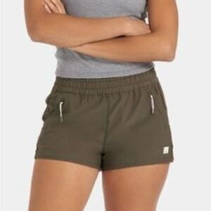Vuori Oregano Green Athletic Shorts Quick-Dry Elastic Waist EUC Only worn once